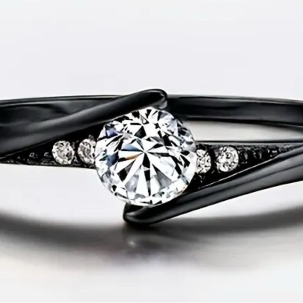 Elegant Black and Silver Women's Ring